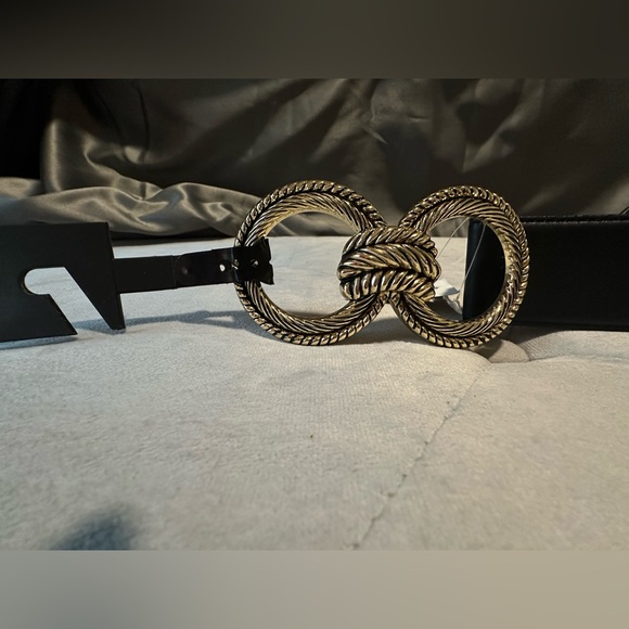 NWT - Black Belt with Gold Buckle - Size M - Picture 2 of 10